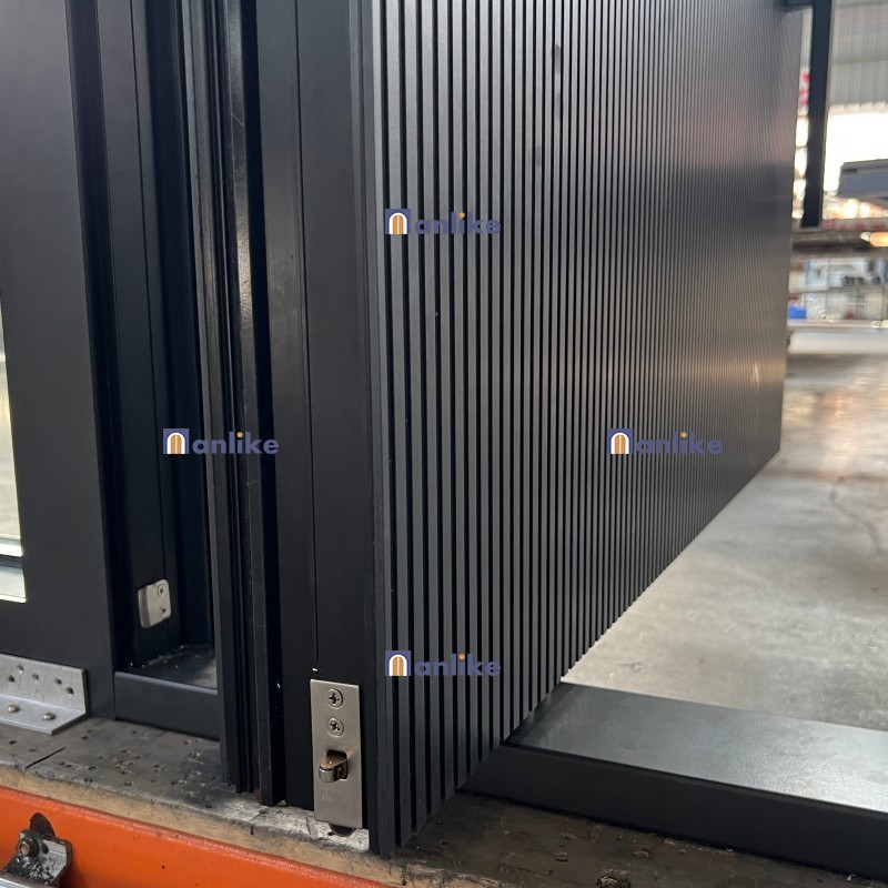 Telescopic door sealing strip